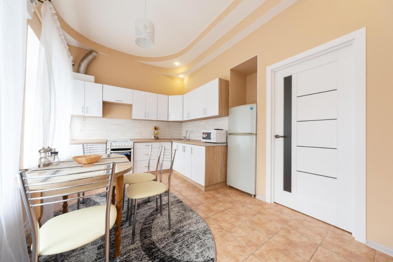 Apartment Center Of Odessa Eksteriør billede