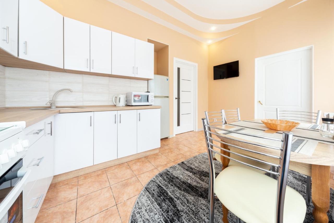 Apartment Center Of Odessa Eksteriør billede