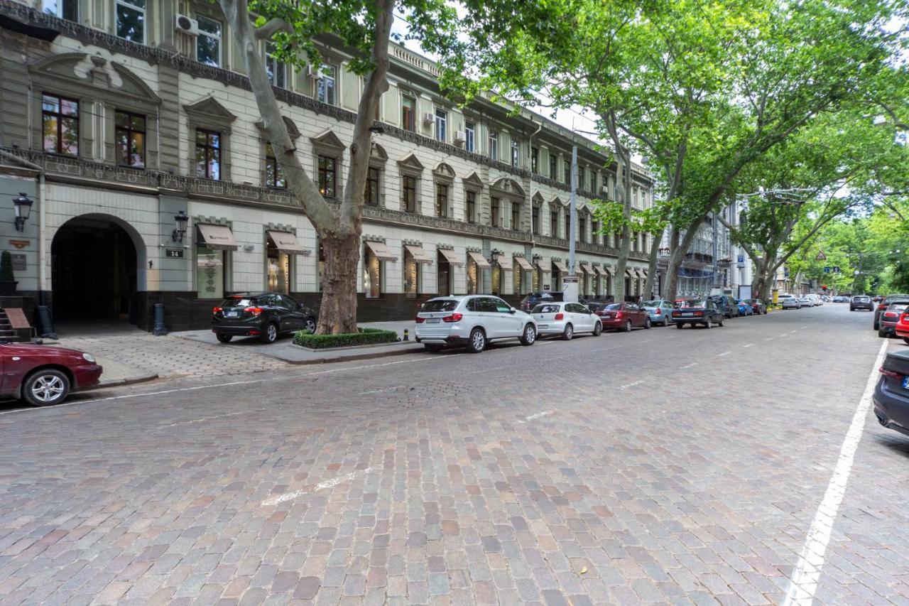 Apartment Center Of Odessa Eksteriør billede