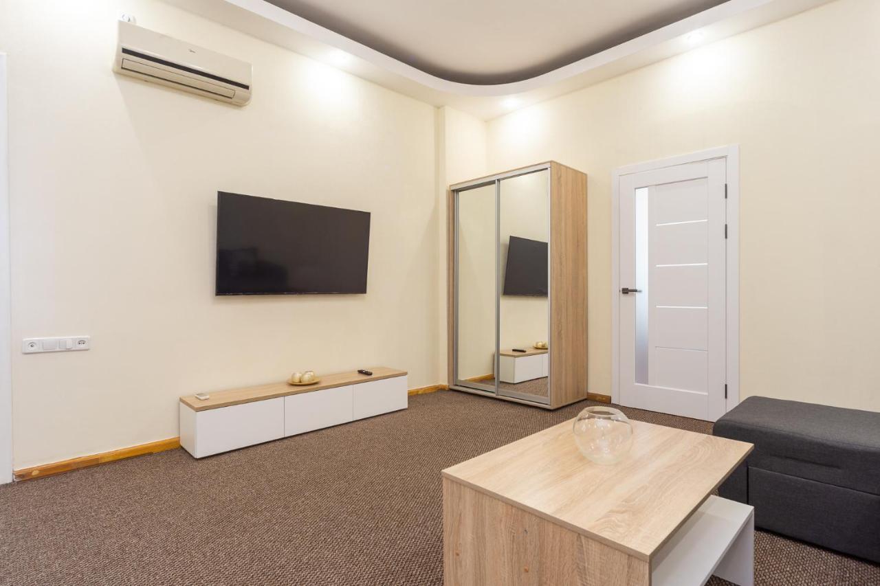 Apartment Center Of Odessa Eksteriør billede