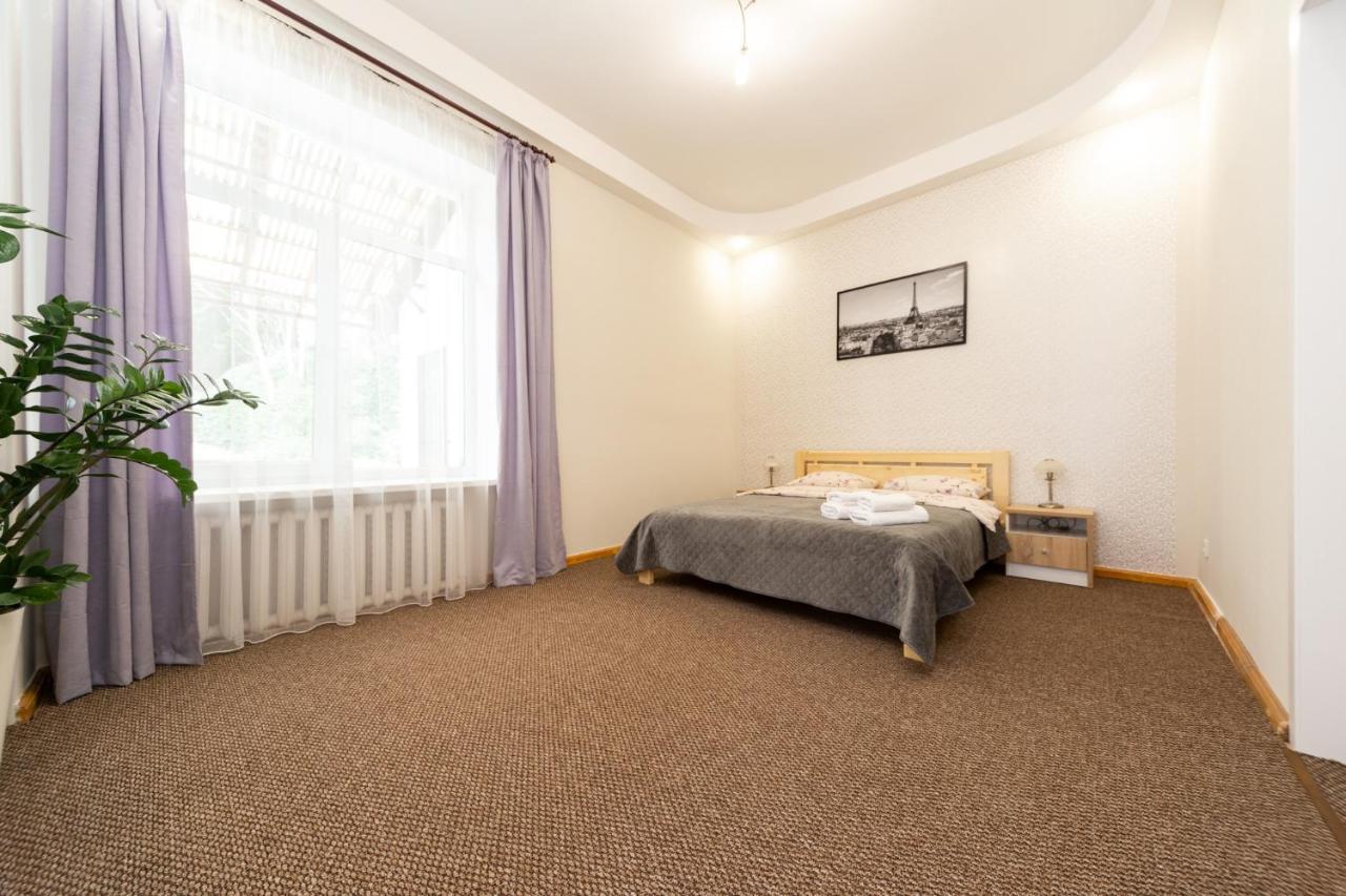 Apartment Center Of Odessa Eksteriør billede