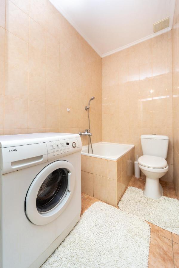 Apartment Center Of Odessa Eksteriør billede